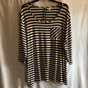 Black and white stripe t shirt